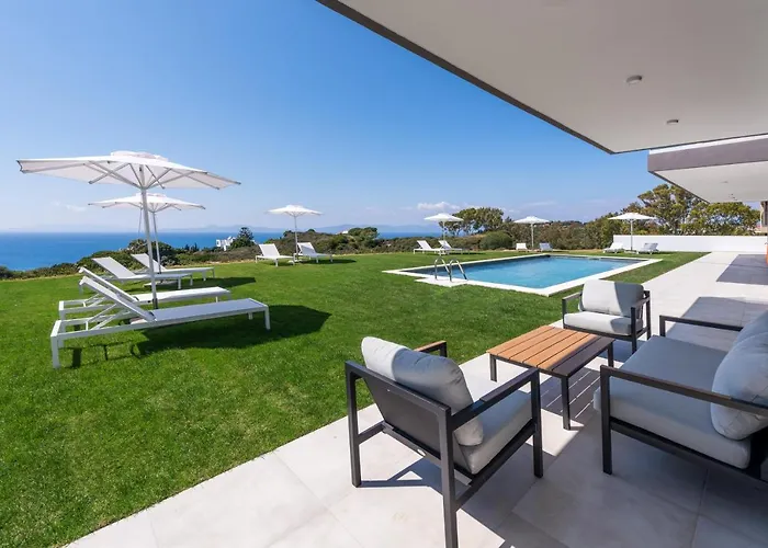 Aquarama Pool Apartments